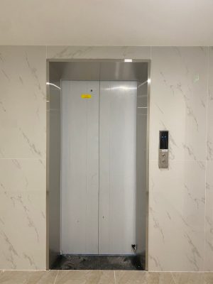 Mặt tiền thang máy ốp inox